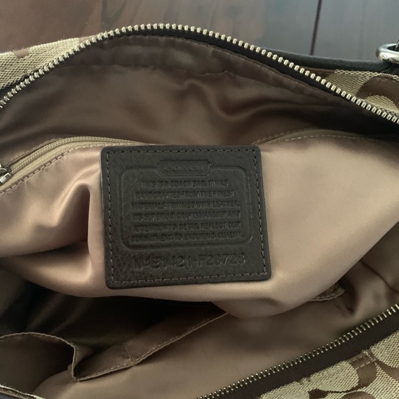 Coach Handbag. - Picture 6 of 9